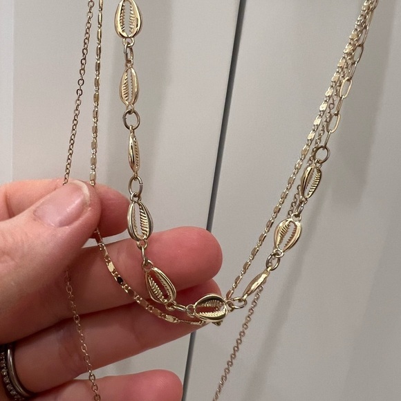 Layered cowry shell necklace - Picture 4 of 6